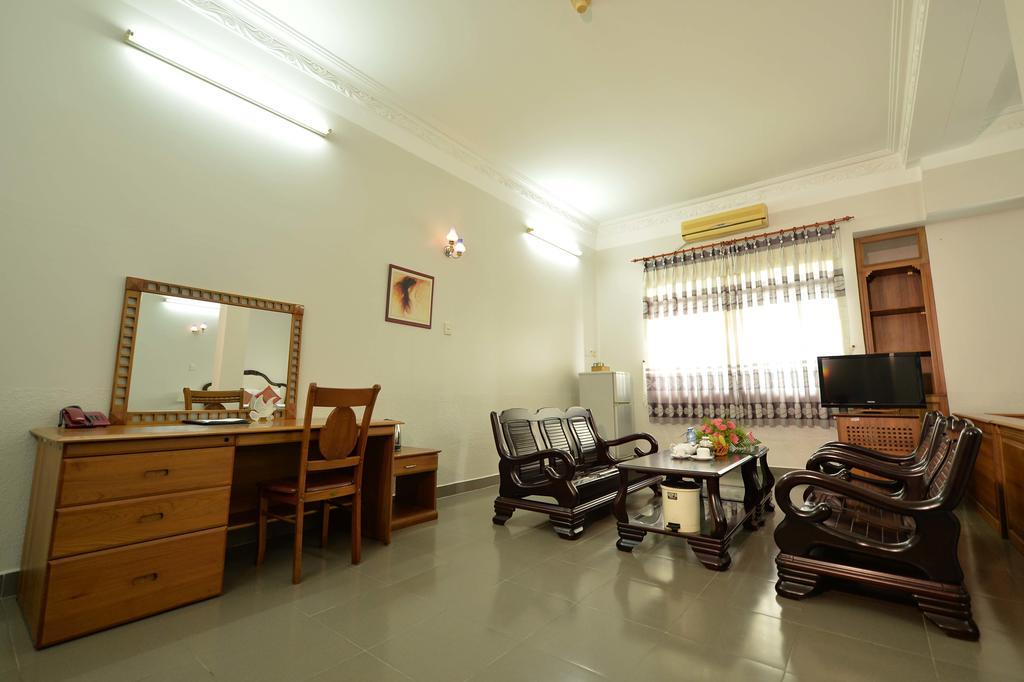 Hoa Binh 2 Hotel Long Xuyen Exterior photo